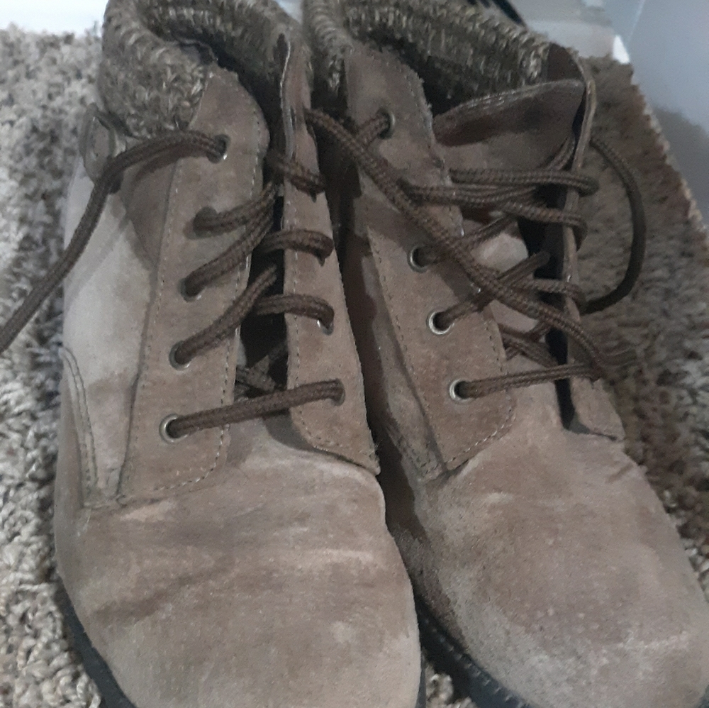 Brown rugged outback boots